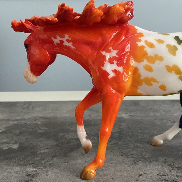 ๐ Breyer Horse Spectrum 2020 Flagship Model Glossy - Picture 9 of 16